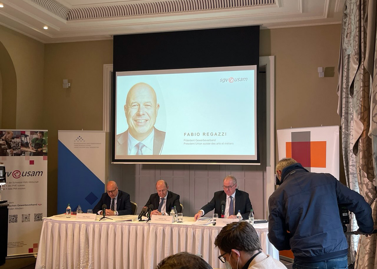 L’union fait la force (de gauche à droite): Fabio Regazzi (président de l’Union suisse des arts et métiers usam), Valentin Vogt (président de l’Union patronale suisse) et Christoph Mäder (président d’economiesuisse) demandent une cure de vitalité pour la Suisse.