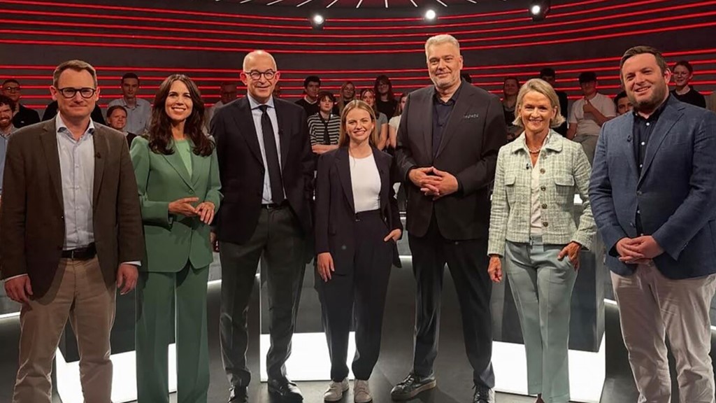 Gruppenfoto von SRF Arena-Sendung zur SRG-Initiative vom 6. Juni 2025