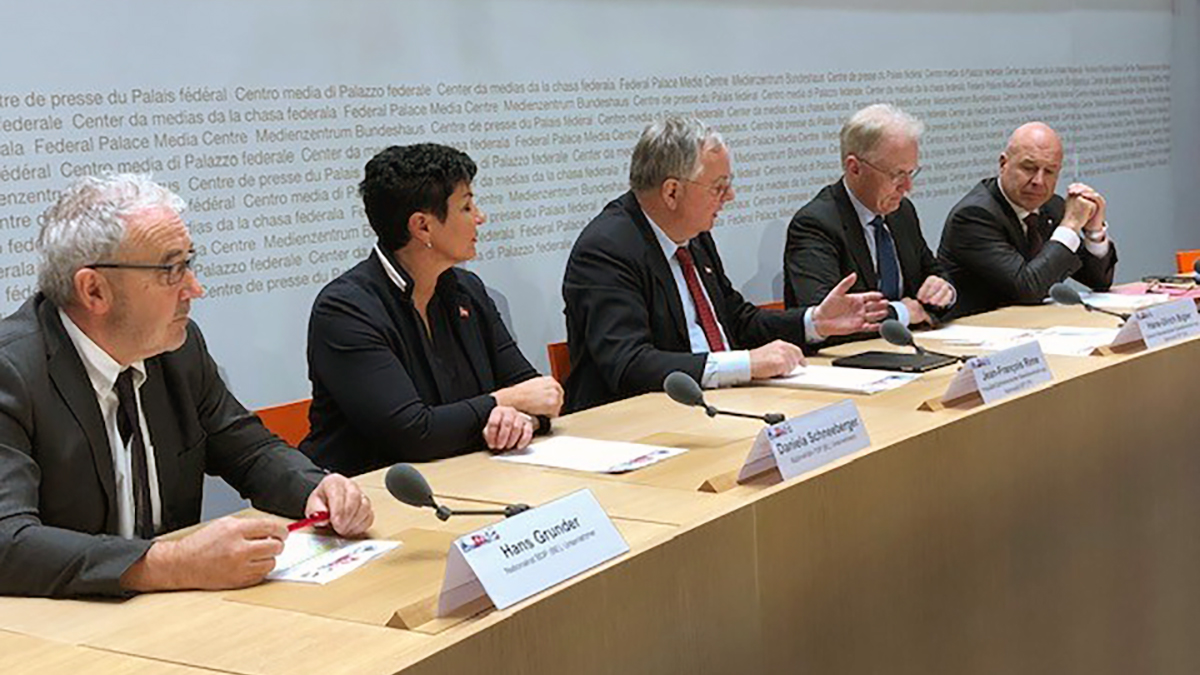 Die AHV-Steuervorlage, ein Doppelplus für KMU. Das Podium (von links nach rechts): BDP-Nationalrat Hans Grunder, FDP-Nationalrätin Daniela Schneeberger, SVP-Nationalrat Jean-François Rime, FDP-Nationalrat Hans-Ulrich Bigler und CVP-Nationalrat Fabio Regazzi