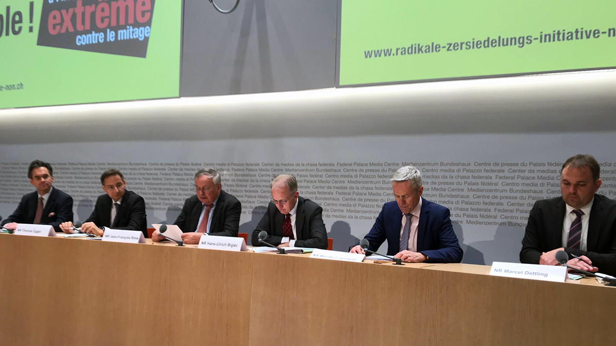 Nein zur radikalen Zersiedelungsinitiative - Von links nach rechts: Nationalrat Olivier Feller FDP VD, Nationalrat Thomas Egger CVP VS, Nationalrat Jean-François Rime SVP FR, Nationalrat Hans-Ulrich Bigler FDP ZH, Ständerat Werner Luginbühl BDP BE und Nationalrat Marcel Dettling SVP SZ